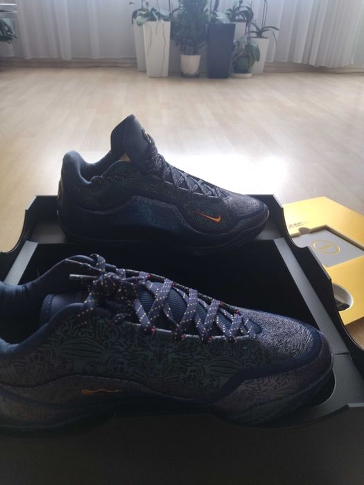 Обувки Lebron XXIII