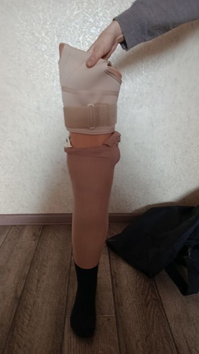 Протез ноги ,правой.