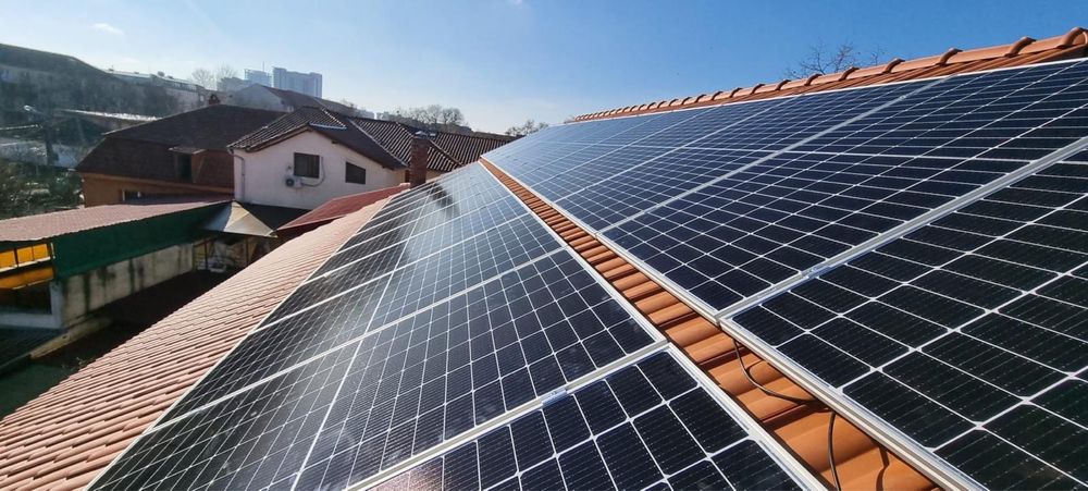 Ofer servicii profesionale de instalare a panourilor fotovoltaice