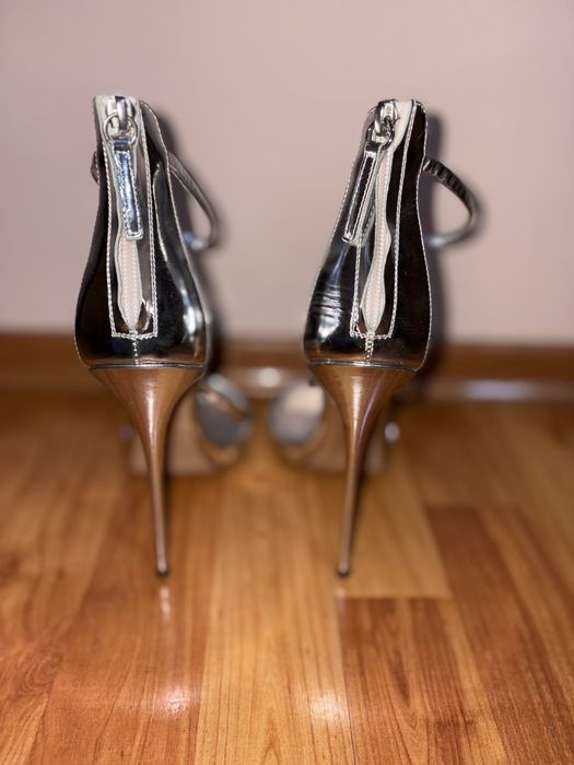 Tocuri Giuseppe Zanotti