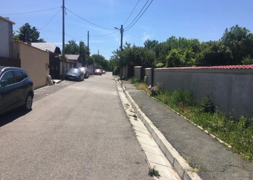 Vând teren aproape de lac în Peninsula Petricani