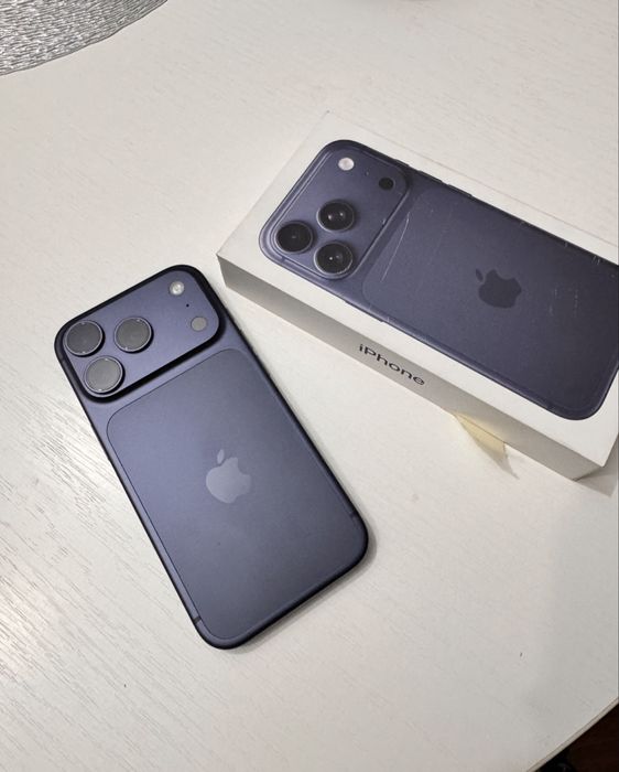 Iphone 17 pro Deep Blue