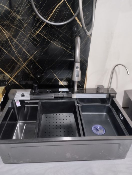 Мойка кухонная водопад