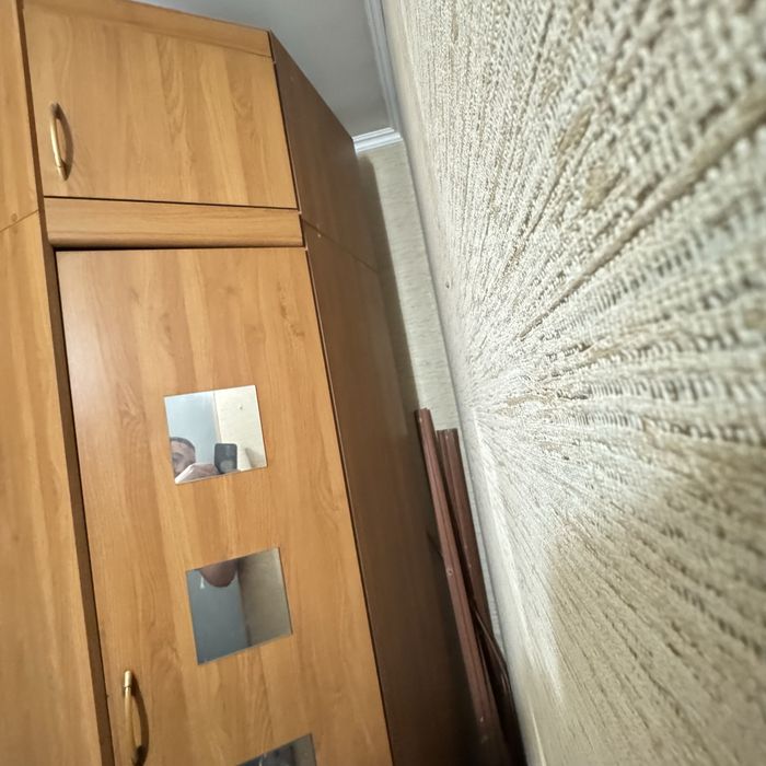 Шкаф угловой, стоял в прихожей