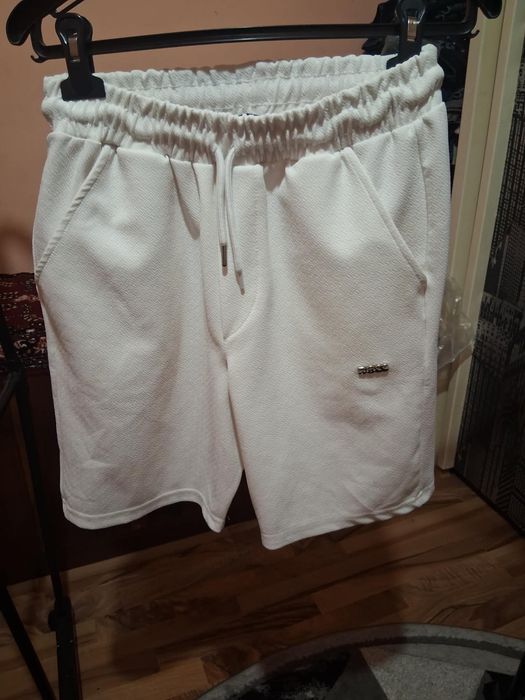 vand pantaloni hugo boss