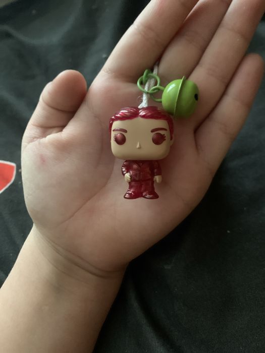 брелок с макс из stranger things