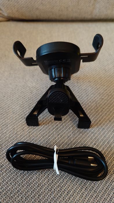 Стойка за кола Cellularline за въздуховод с безжично зареждане USB-C