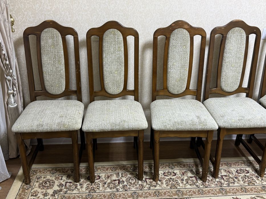 Продаются деревянные стулья в классическом стиле