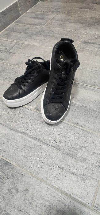 Дамски кецове Guess