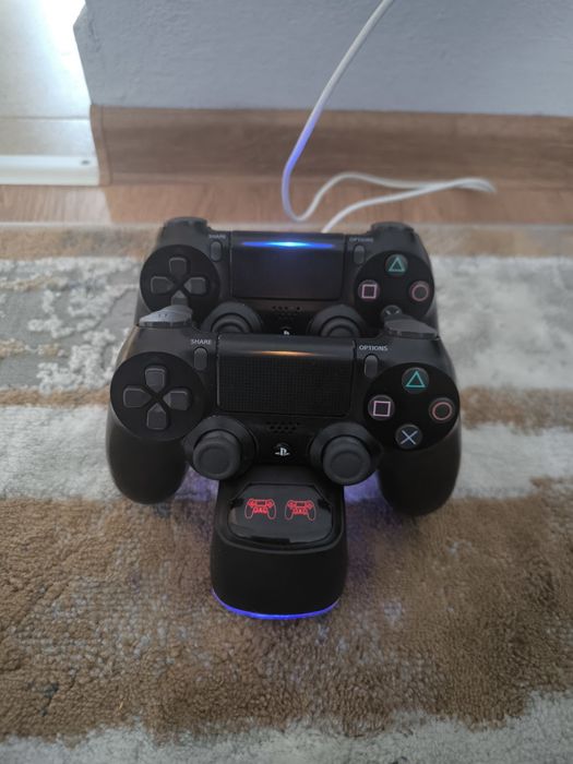 Vind PlayStation 4 de 500 G+6 jocuri+statie încărcare