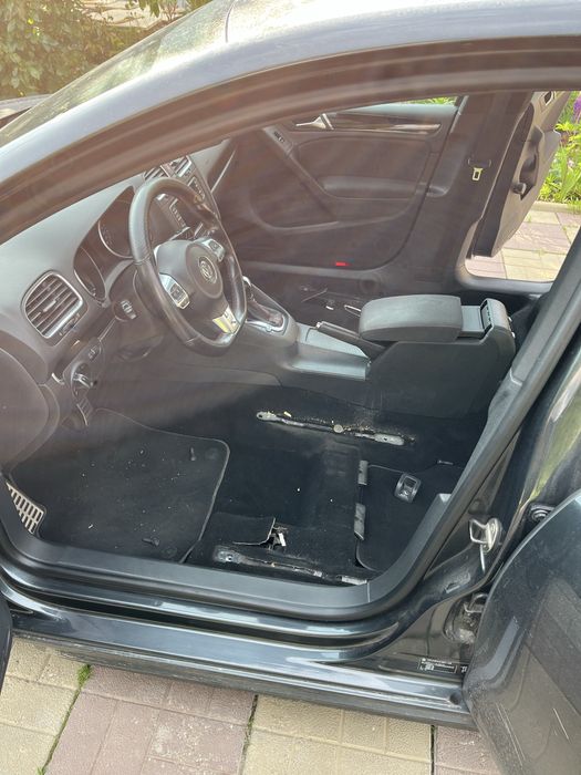 Curatare canapele, tapiterii auto, covoare, scaune