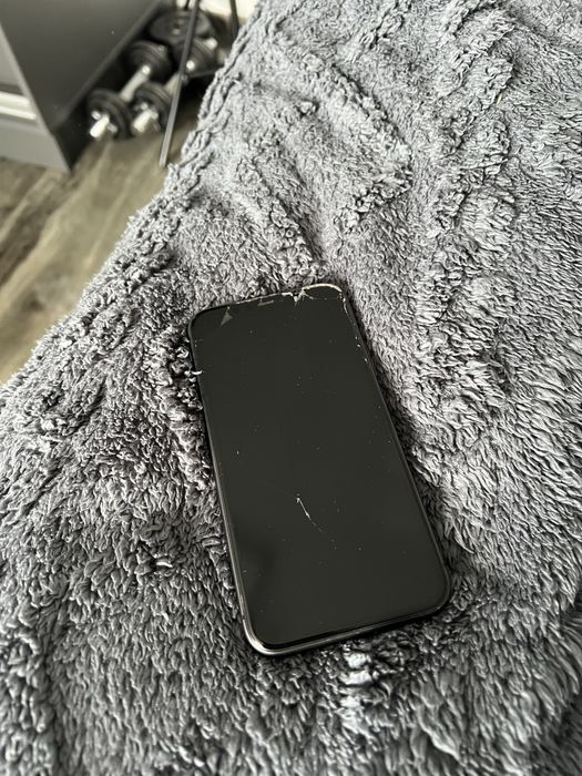 TeIefon phone 11 Negru pentru piese / reparat .