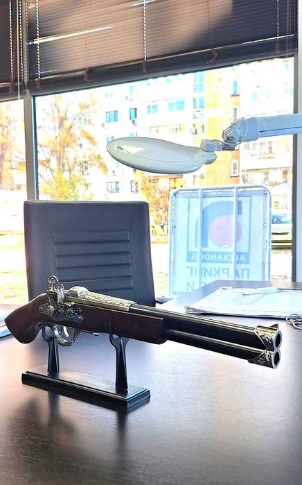 Нов Ретро Пистолет за Декорация Оръжие със Стойка