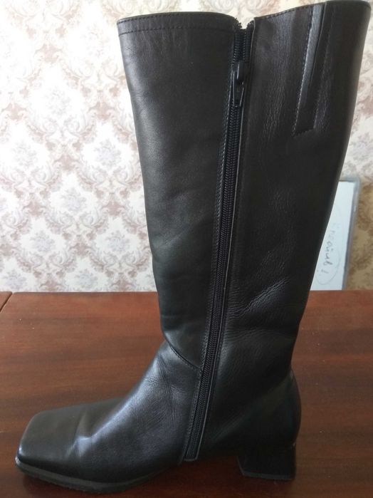 Кожаные женские сапоги.Очень качественные.Бренд.