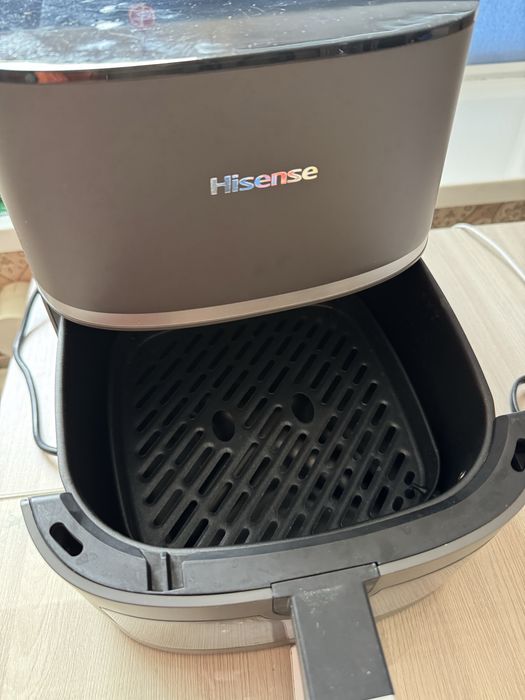 Аэрогриль Hisense HaГ 1600 D