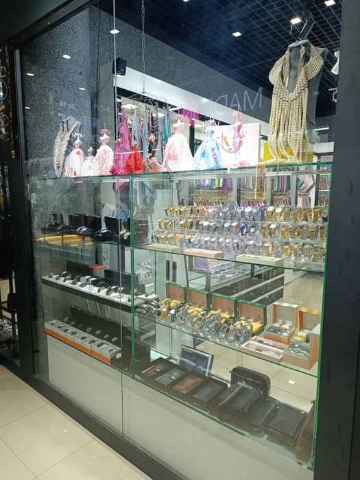 Продам витрины для магазина аксессуаров