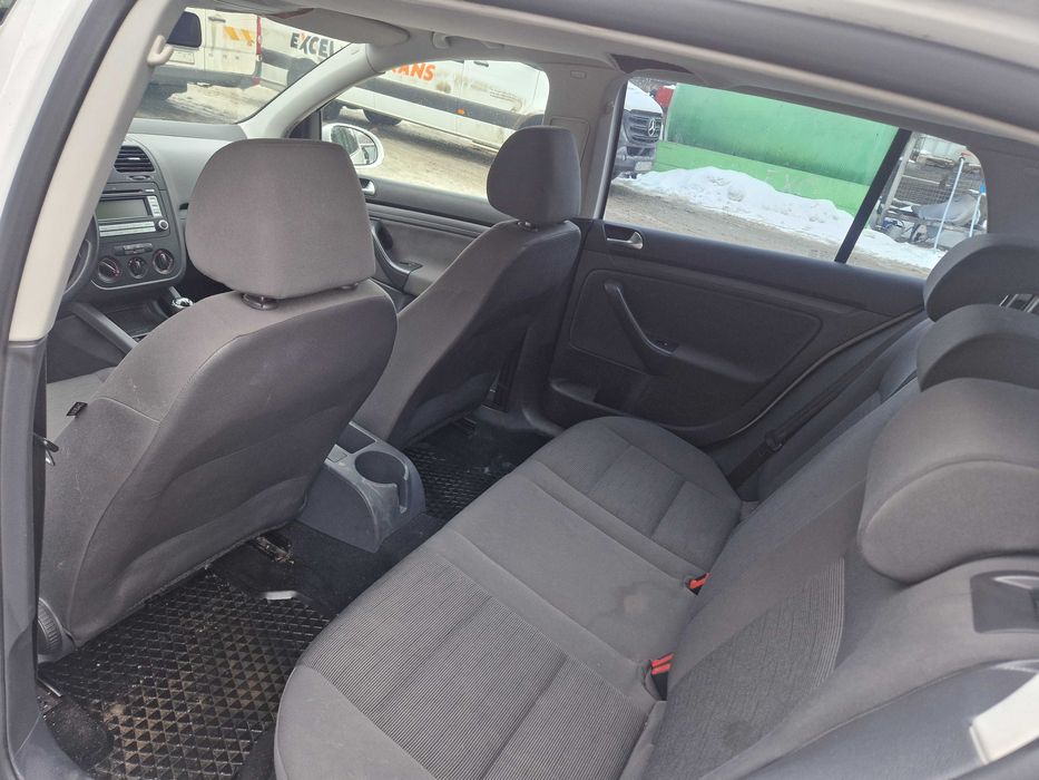 Vând Volkswagen Golf 5