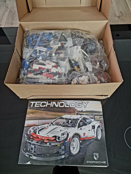 Set tip Lego Porsche 911 RSR 42096, 1580 piese nou in pungi sigilate!