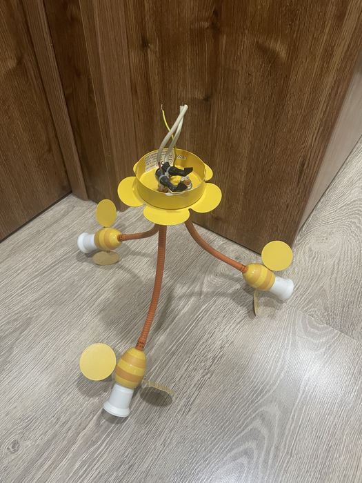 Детски полилей с пчелички