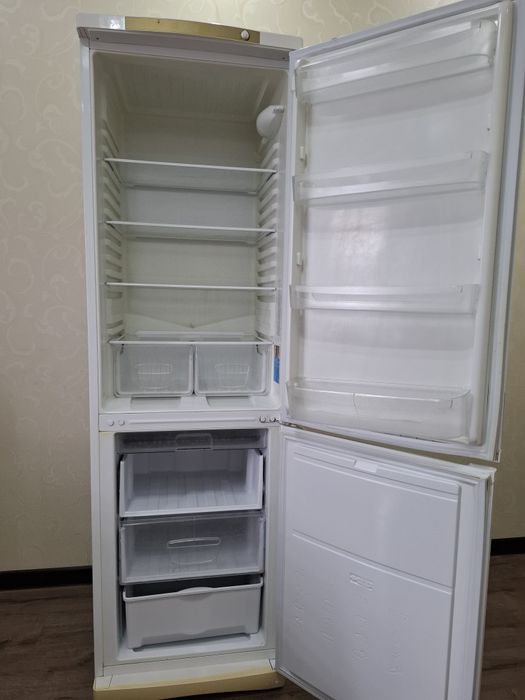 Продаеться Холодильник Indesit