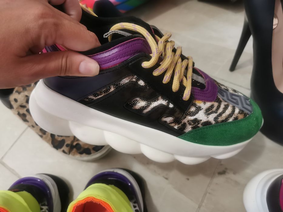 Дамски кецове и обувки на висок ток