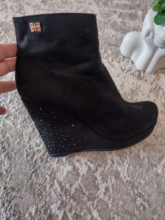 Велурени боти с платформа