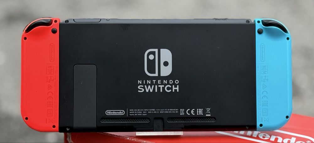 Конзола NINTENDO Switch + игри