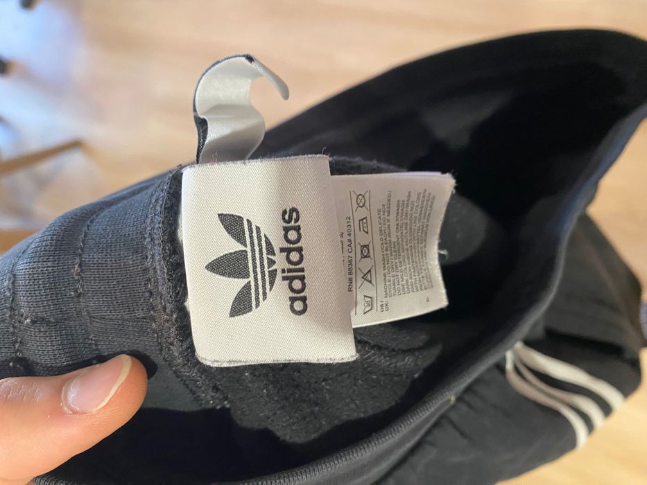 Продавам анцуг на Adidas
