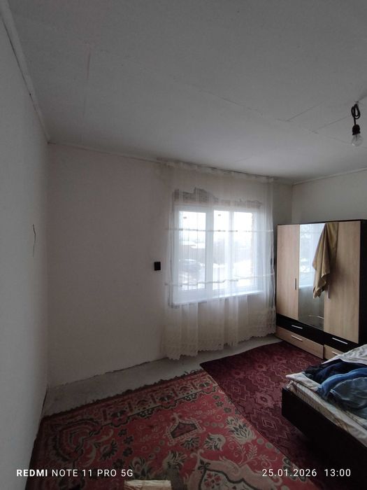 Продавам къща с двор в с. Новград