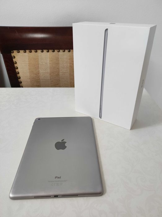 iPad 6 (128 Gb, Wi-fi) + чехол