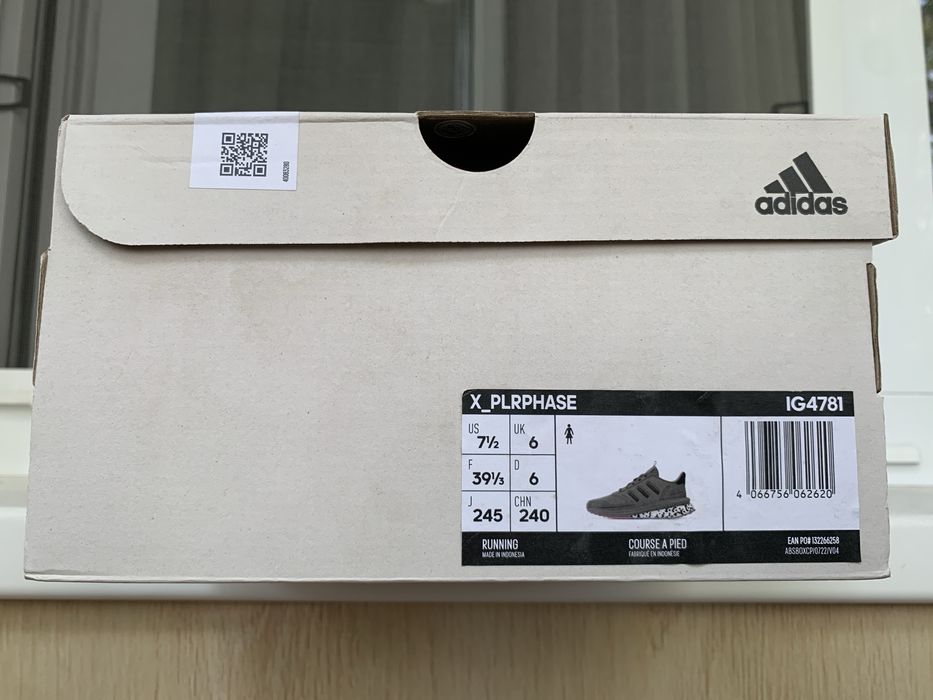 Adidas кроссовки  38,5 размер