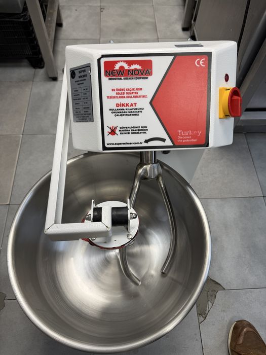 Продавам професионална тестомесачка NEW NOVA (Супер миксер) – 10 кг