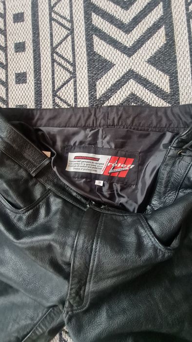 Pantaloni moto din piele