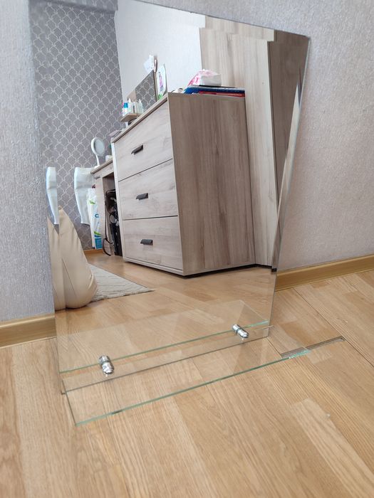 Зеркало с полкой
