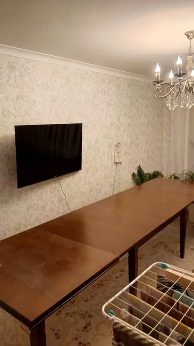 Продам большой стол.