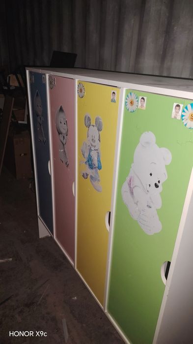 Bog'cha uchun shkaf va kuxiniy shkaf sotiladi.