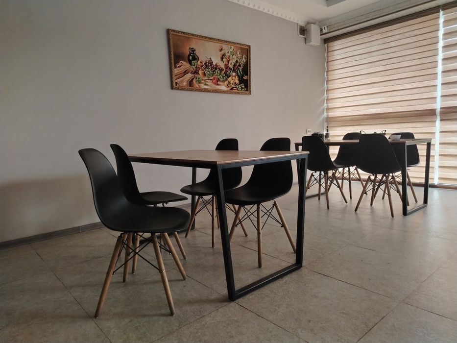 Стол ва стуллар сотилади, холати жуда яхши холатда