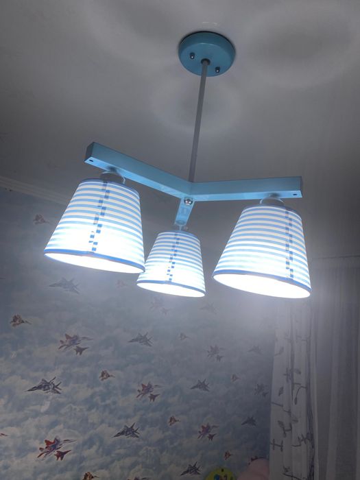 Продам люстру три рожка