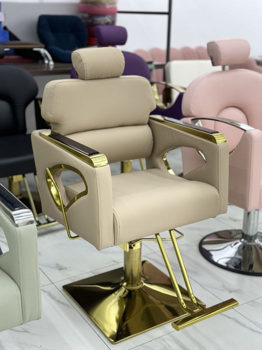 Парикмахерское кресло в наличии