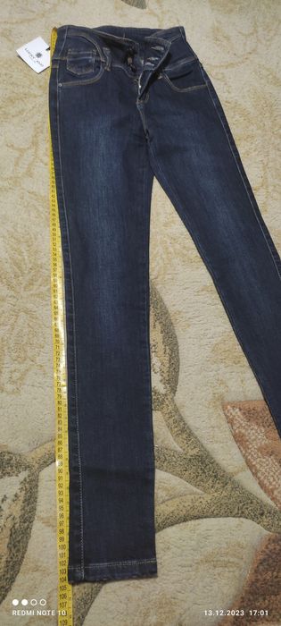 Продам обсалютно новые джинсы.