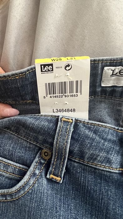 Дънки Lee с етикет