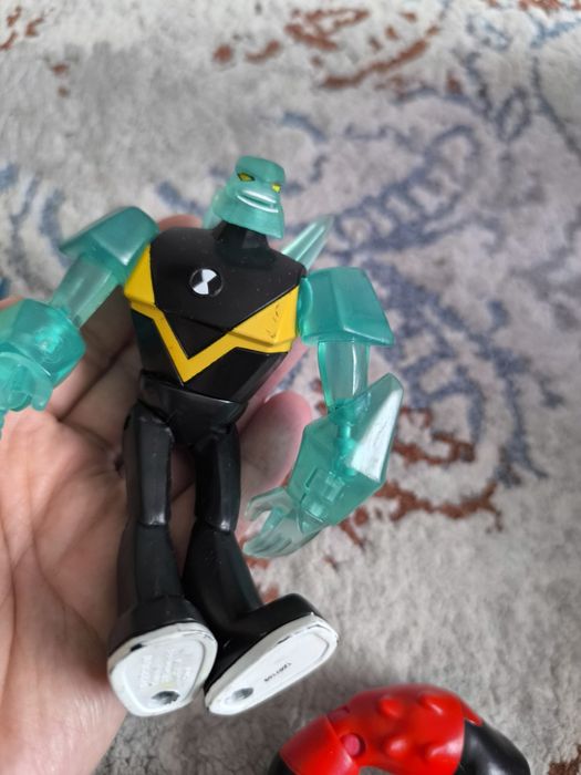 Продам фигуры Бен-10 оригинал