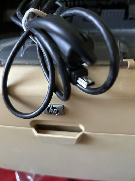 Vând imprimantă HP Laser Jet 1022.încă nu s-a vandut.sunt pb cu confir