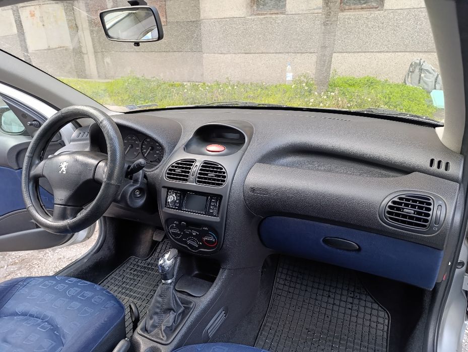 Peugeot 206 1.1 бензин