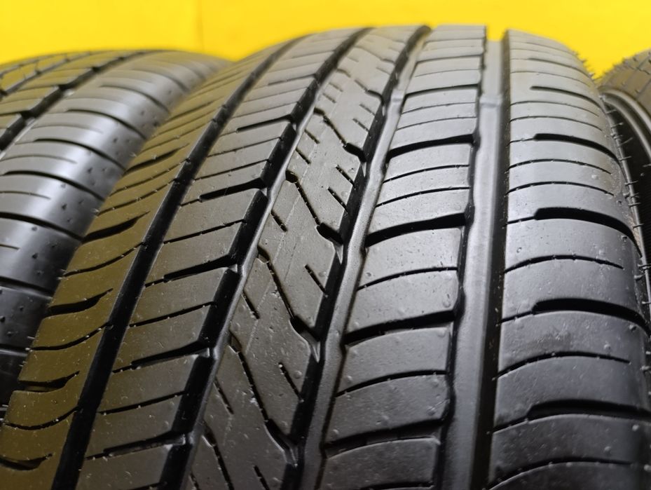 Шины 215/60 R16 Dunlop комплект.