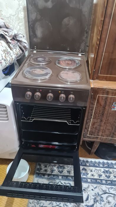 Продам кухонную электроплиту Hansa