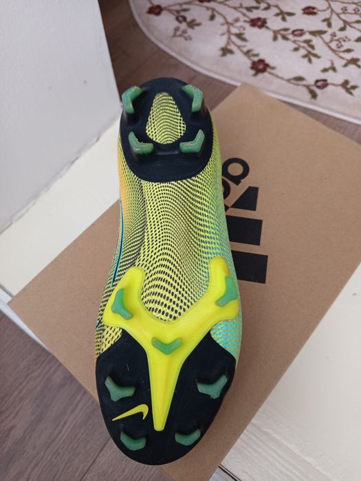 Ghete fotbal Nike Mercurial
