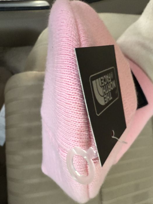 Caciula The North Face roz noua cu eticheta