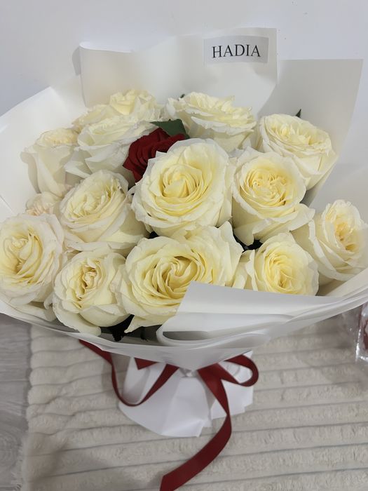 Продается свежий цветы и  Киндр бокс