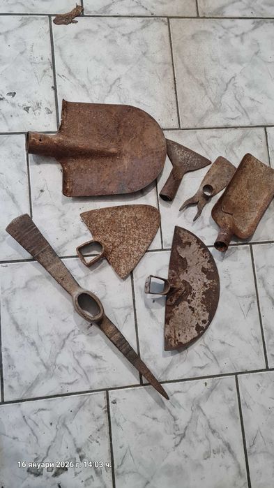 нови тапети, стари кирка ,лопата